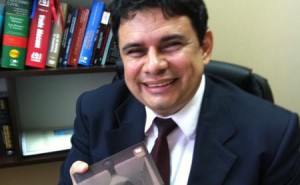 Dr-Julio-Lopes-apresenta-colecao_ACRIMA20111202_0095_21