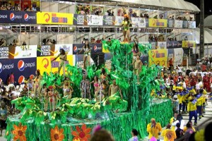 5308_passarela_desfile_escoladesamba_mocidadeindependentedailha_150215_hm_813523