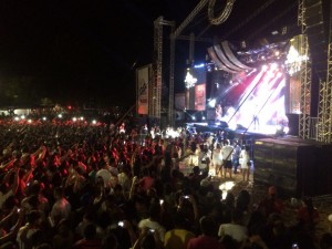 50 mil pessoas festejam a chegada de 2018 na Praia das Arnos