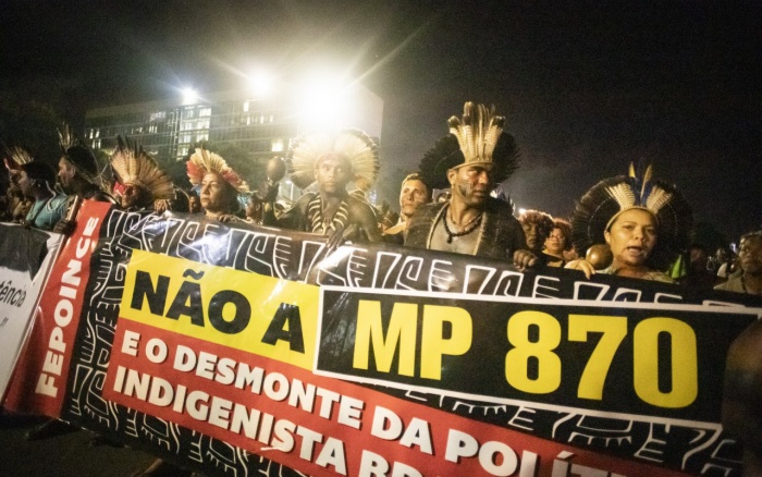 Bolsonaro devolve demarcacoes a ruralistas e abre nova disputa com o Congresso