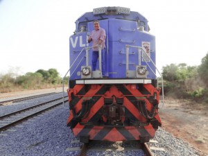 Prefeito Laurez Moreira comemora anuncio da assinatura do contrato da Ferrovia Norte Sul