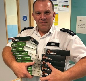 Policia compra comida vegana para ativistas