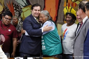 Maia diz que projeto para Terras Indigenas controle